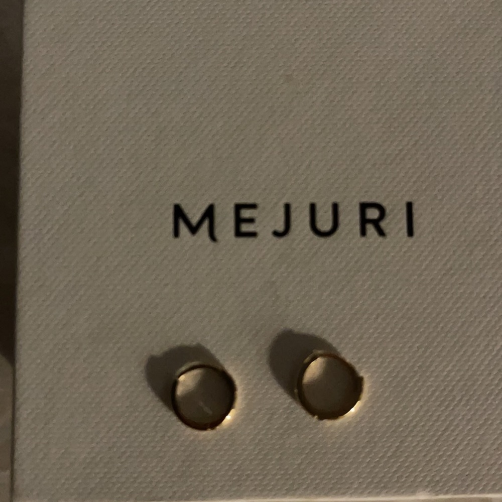 Mini gold hoop set earrings